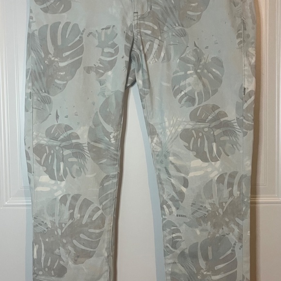 CAbi Paradise Cropped Super Skinny Jean Womens Sz 4 Palm Leaf Print Style # 227 - Picture 3 of 10